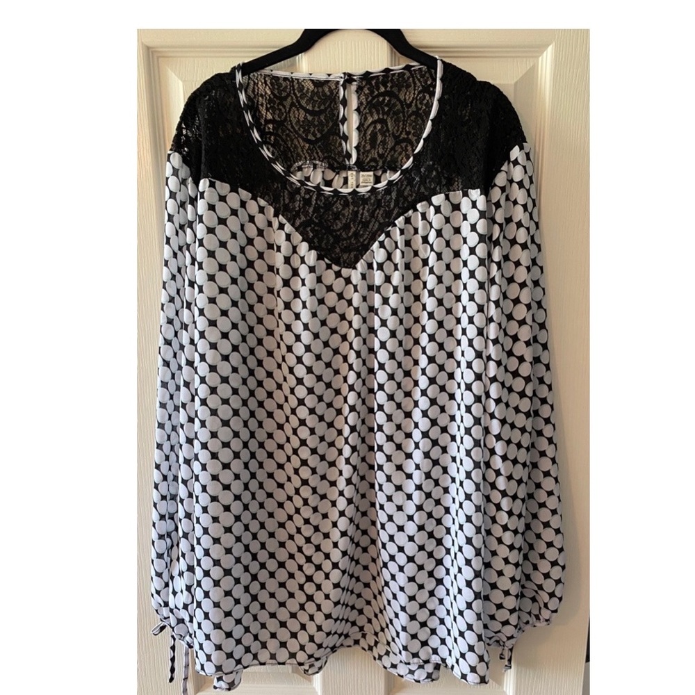 CATO NWOT Polka Dot Lace Collar Top